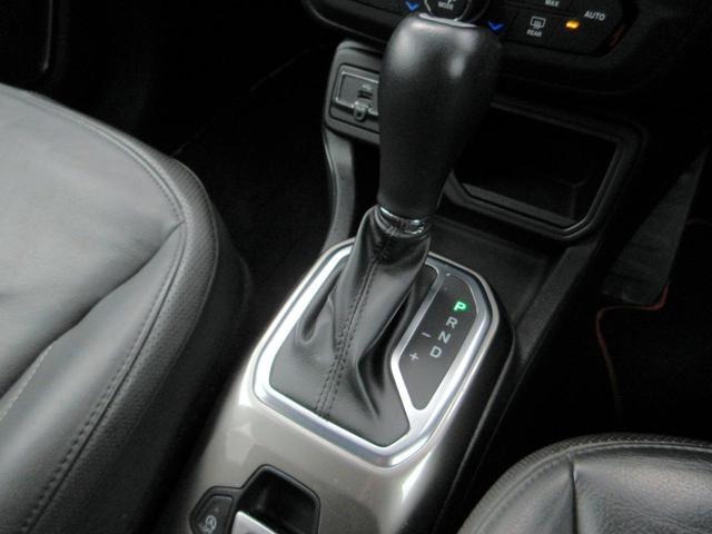 ジープ・レネゲード リミテッド　後期型　本革シート　パワーシート　シートヒーター　純正メモリナビ　フルセグＴＶ　Ｂｌｕｅｔｏｏｔｈ　純正ドライブレコーダー　ＥＴＣ２．０　純正ＬＥＤヘッドライト　オートライト　ステアリングヒーター（22枚目）