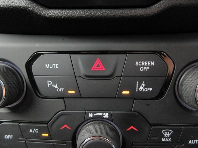 ジープ・レネゲード リミテッド　後期型　本革シート　パワーシート　シートヒーター　純正メモリナビ　フルセグＴＶ　Ｂｌｕｅｔｏｏｔｈ　純正ドライブレコーダー　ＥＴＣ２．０　純正ＬＥＤヘッドライト　オートライト　ステアリングヒーター（31枚目）