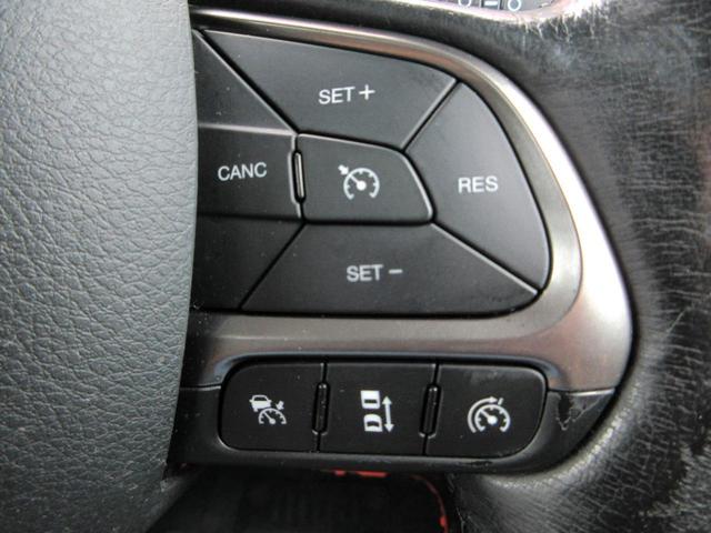 ジープ・レネゲード リミテッド　後期型　本革シート　パワーシート　シートヒーター　純正メモリナビ　フルセグＴＶ　Ｂｌｕｅｔｏｏｔｈ　純正ドライブレコーダー　ＥＴＣ２．０　純正ＬＥＤヘッドライト　オートライト　ステアリングヒーター（36枚目）