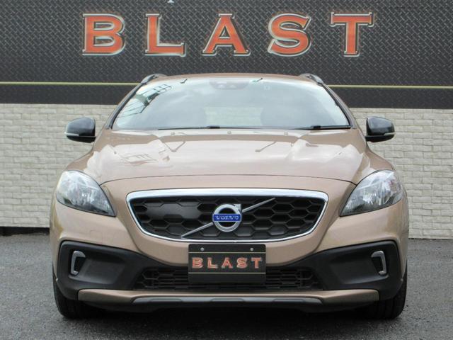 Ｖ４０ クロスカントリー　Ｔ３　純正ＨＤＤナビ　ＥＴＣ　Ｂｌｕｅｔｏｏｔｈオーディオ　バックカメラ　シティーセーフティ　レーンキープエイド　ブラインドスポットモニター　クリアランスソナー　純正ドライブレコーダー　オートライト　禁煙車（6枚目）
