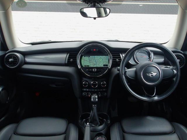 ＭＩＮＩ クーパーＤ　本革シート　シートヒーター　純正ＨＤＤナビ　Ｂｌｕｅｔｏｏｔｈ　ＥＴＣ　純正ＬＥＤ　オートライト　純正１５インチＡＷ　ディーゼルターボ　アイドリングストップ　横滑り防止機能　左右独立フルオートエアコン（17枚目）