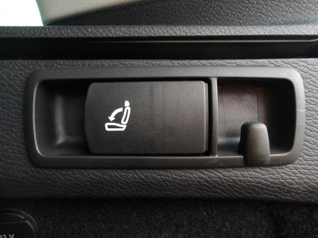 パサートヴァリアント ＴＳＩハイライン　本革シート　シートヒーター　パワーシート　社外ＨＤＤナビ　フルセグ　Ｂｌｕｅｔｏｏｔｈ　バックカメラ　ドライブレコーダー　純正ＨＩＤヘッドライト　オートライト　純正１７インチＡＷ　クリアランスソナー（16枚目）