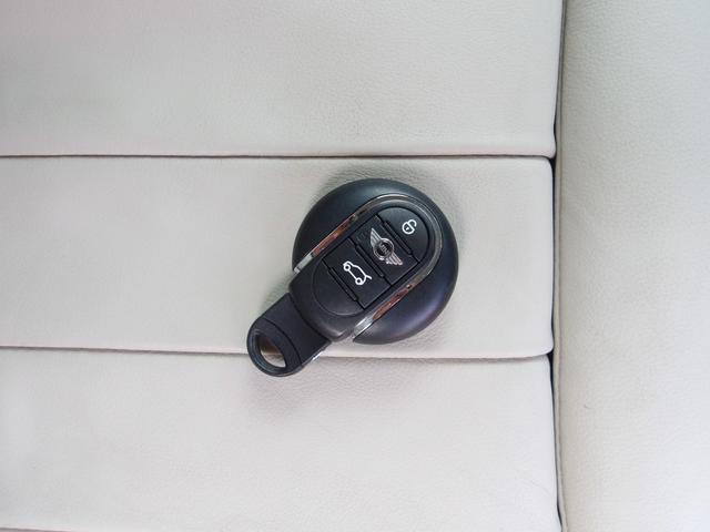 ＭＩＮＩ クーパーＳ　クラブマン　ワンオーナー　白革シート　純正ＨＤＤナビ　フルセグＴＶ　Ｂｌｕｅｔｏｏｔｈ　バックカメラ　ドラレコ　純正ＬＥＤヘッドライト　オートライト　純正１８インチＡＷ　衝突被害軽減ブレーキ　クリアランスソナー（44枚目）
