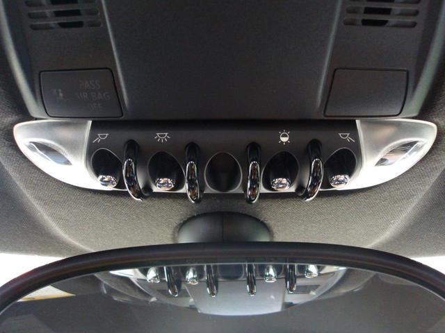 ＭＩＮＩ クーパーＳＤ　クロスオーバー　サンライト　特別仕様車　ディーゼルターボ　社外メモリーナビ　フルセグＴＶ　Ｂｌｕｅｔｏｏｔｈ　バックカメラ　純正ＨＩＤヘッドライト　オートライト　純正１８インチＡＷ　クルーズコントロール　シートカバー　横滑り防止（32枚目）