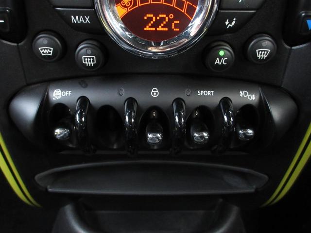 ＭＩＮＩ クーパーＳＤ　クロスオーバー　サンライト　特別仕様車　ディーゼルターボ　社外メモリーナビ　フルセグＴＶ　Ｂｌｕｅｔｏｏｔｈ　バックカメラ　純正ＨＩＤヘッドライト　オートライト　純正１８インチＡＷ　クルーズコントロール　シートカバー　横滑り防止（35枚目）