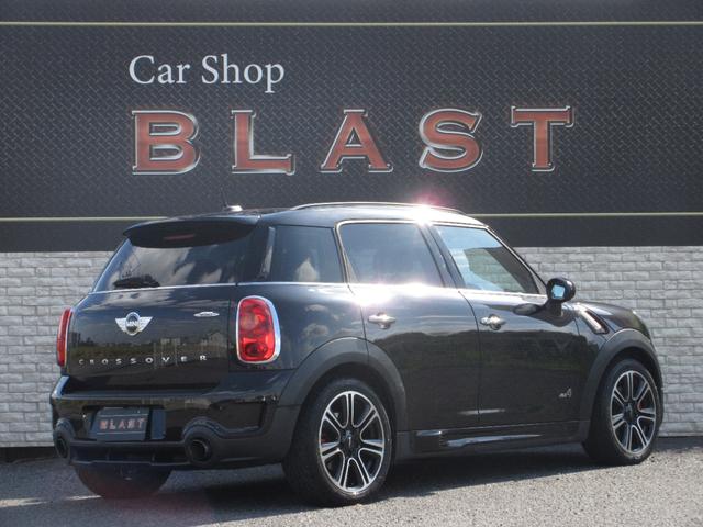 ＭＩＮＩ ジョンクーパーワークス　クロスオーバー　フルタイム４ＷＤ　ｈａｒｍａｒｋａｒｄｏｎオーディオ　社外メモリーナビ　フルセグ　バックカメラ　ＪＣＷフルエアロ　ＪＣＷ専用１８ＡＷ　ブレーキキャリパー　ＨＩＤライトフォグ　シートヒーター（5枚目）