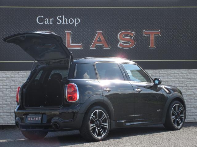 ＭＩＮＩ ジョンクーパーワークス　クロスオーバー　フルタイム４ＷＤ　ｈａｒｍａｒｋａｒｄｏｎオーディオ　社外メモリーナビ　フルセグ　バックカメラ　ＪＣＷフルエアロ　ＪＣＷ専用１８ＡＷ　ブレーキキャリパー　ＨＩＤライトフォグ　シートヒーター（8枚目）