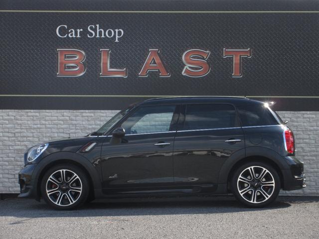 ＭＩＮＩ ジョンクーパーワークス　クロスオーバー　フルタイム４ＷＤ　ｈａｒｍａｒｋａｒｄｏｎオーディオ　社外メモリーナビ　フルセグ　バックカメラ　ＪＣＷフルエアロ　ＪＣＷ専用１８ＡＷ　ブレーキキャリパー　ＨＩＤライトフォグ　シートヒーター（9枚目）