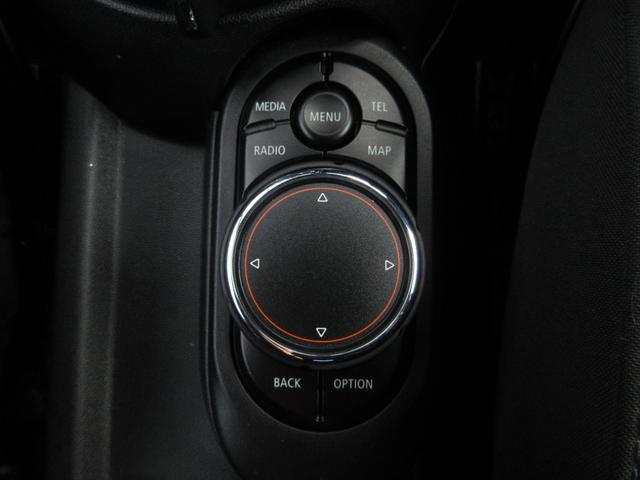ＭＩＮＩ クーパーＳＤ　ディーゼルターボ　純正ナビ　フルセグＴＶ　Ｂｌｕｅｔｏｏｔｈ　ＡＵＸ　ＵＳＢ　バックカメラ　ドラレコ　アイドリングストップ　オートライト　電格ミラー　オートエアコン　スマートキー　バックドアスポイラー（28枚目）