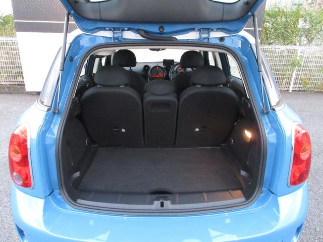 収納力もあるミニクロスオーバーの荷室☆