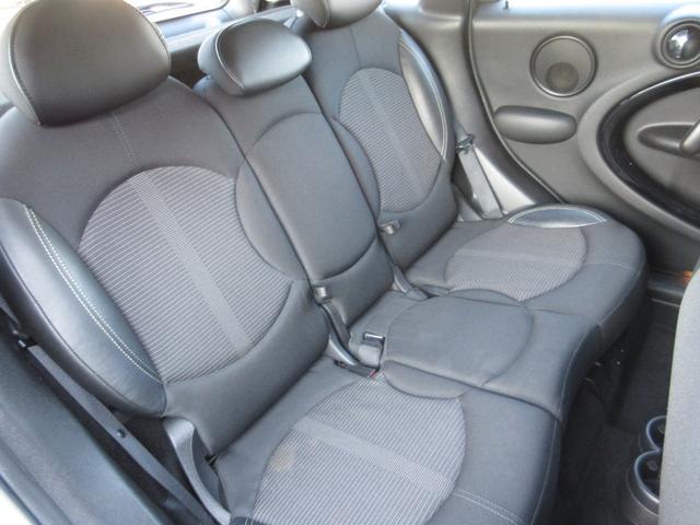 リアシートの状態もとっても良好です♪
