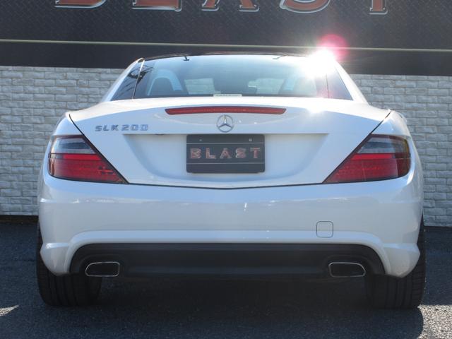 ＳＬＫ ＳＬＫ２００ＭＴ　ＡＭＧスポーツパッケージ　６速マニュアル　電動オープン　オートクルコン　純正ＨＤＤナビ　フルセグＴＶ　Ｂｌｕｅｔｏｏｔｈ　ＭＳＶ　本革シート　シートヒーター　オートライト　エアスカーフ　ＥＴＣ　横滑り防止　純正１８ＡＷ（7枚目）