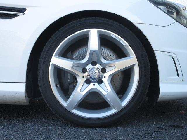 ＳＬＫ ＳＬＫ２００ＭＴ　ＡＭＧスポーツパッケージ　６速マニュアル　電動オープン　オートクルコン　純正ＨＤＤナビ　フルセグＴＶ　Ｂｌｕｅｔｏｏｔｈ　ＭＳＶ　本革シート　シートヒーター　オートライト　エアスカーフ　ＥＴＣ　横滑り防止　純正１８ＡＷ（12枚目）