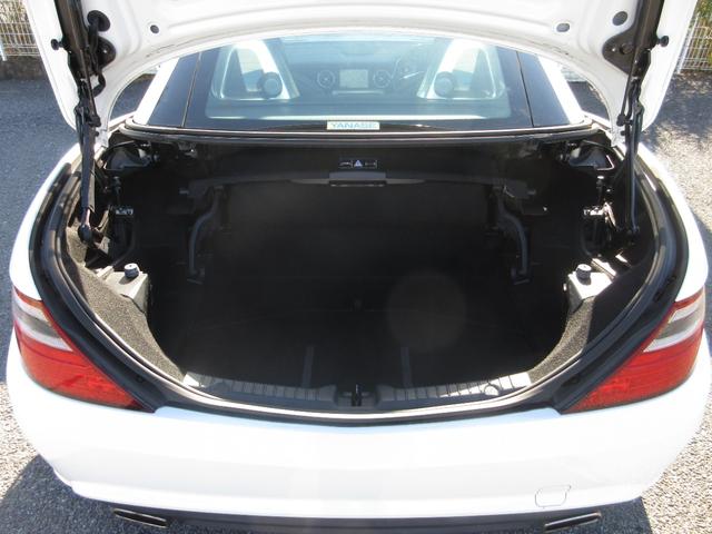 ＳＬＫ ＳＬＫ２００ＭＴ　ＡＭＧスポーツパッケージ　６速マニュアル　電動オープン　オートクルコン　純正ＨＤＤナビ　フルセグＴＶ　Ｂｌｕｅｔｏｏｔｈ　ＭＳＶ　本革シート　シートヒーター　オートライト　エアスカーフ　ＥＴＣ　横滑り防止　純正１８ＡＷ（14枚目）