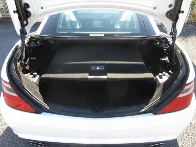 ＳＬＫ ＳＬＫ２００ＭＴ　ＡＭＧスポーツパッケージ　６速マニュアル　電動オープン　オートクルコン　純正ＨＤＤナビ　フルセグＴＶ　Ｂｌｕｅｔｏｏｔｈ　ＭＳＶ　本革シート　シートヒーター　オートライト　エアスカーフ　ＥＴＣ　横滑り防止　純正１８ＡＷ（15枚目）