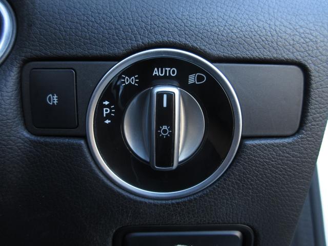 ＳＬＫ ＳＬＫ２００ＭＴ　ＡＭＧスポーツパッケージ　６速マニュアル　電動オープン　オートクルコン　純正ＨＤＤナビ　フルセグＴＶ　Ｂｌｕｅｔｏｏｔｈ　ＭＳＶ　本革シート　シートヒーター　オートライト　エアスカーフ　ＥＴＣ　横滑り防止　純正１８ＡＷ（27枚目）