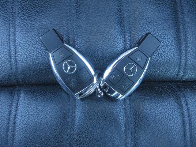 ＳＬＫ ＳＬＫ２００ＭＴ　ＡＭＧスポーツパッケージ　６速マニュアル　電動オープン　オートクルコン　純正ＨＤＤナビ　フルセグＴＶ　Ｂｌｕｅｔｏｏｔｈ　ＭＳＶ　本革シート　シートヒーター　オートライト　エアスカーフ　ＥＴＣ　横滑り防止　純正１８ＡＷ（29枚目）