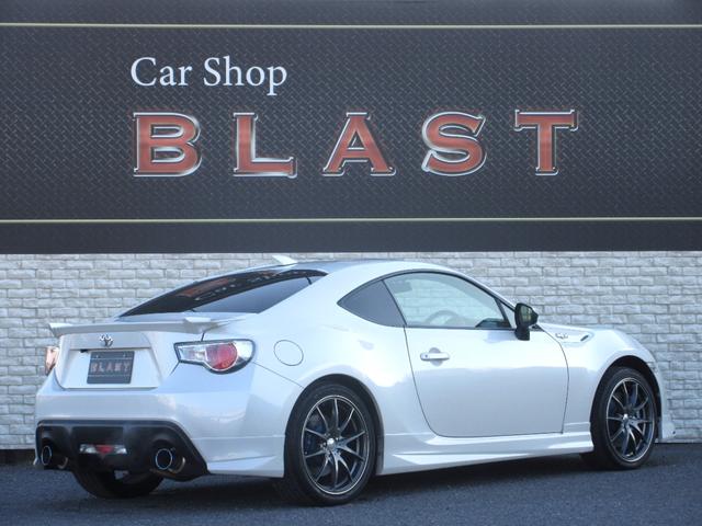 ８６ ＧＴリミテッド　６速マニュアル　モデリスタフルエアロ　ＲＡＹＳ１８インチＡＷ　柿本改マフラー　ＴＥＩＮ車高調　ＥＮＤＬＥＳＳブレーキキャリパー　ハーフレザーシート　シートヒーター　オートライト　左右独立オートエアコン（5枚目）