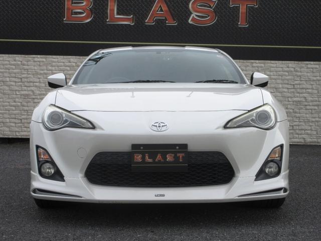 ８６ ＧＴリミテッド　６速マニュアル　モデリスタフルエアロ　ＲＡＹＳ１８インチＡＷ　柿本改マフラー　ＴＥＩＮ車高調　ＥＮＤＬＥＳＳブレーキキャリパー　ハーフレザーシート　シートヒーター　オートライト　左右独立オートエアコン（6枚目）