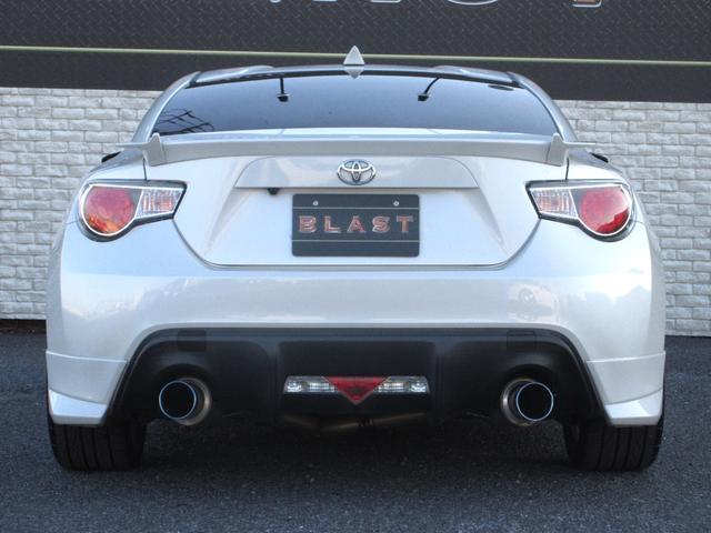 ８６ ＧＴリミテッド　６速マニュアル　モデリスタフルエアロ　ＲＡＹＳ１８インチＡＷ　柿本改マフラー　ＴＥＩＮ車高調　ＥＮＤＬＥＳＳブレーキキャリパー　ハーフレザーシート　シートヒーター　オートライト　左右独立オートエアコン（7枚目）