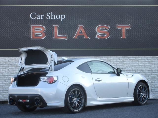 ８６ ＧＴリミテッド　６速マニュアル　モデリスタフルエアロ　ＲＡＹＳ１８インチＡＷ　柿本改マフラー　ＴＥＩＮ車高調　ＥＮＤＬＥＳＳブレーキキャリパー　ハーフレザーシート　シートヒーター　オートライト　左右独立オートエアコン（8枚目）