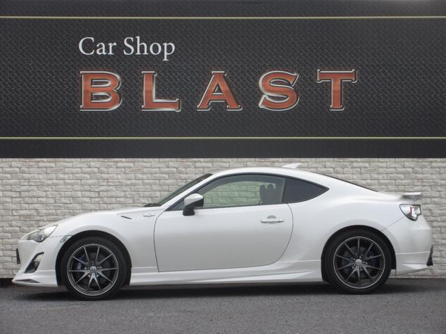 ８６ ＧＴリミテッド　６速マニュアル　モデリスタフルエアロ　ＲＡＹＳ１８インチＡＷ　柿本改マフラー　ＴＥＩＮ車高調　ＥＮＤＬＥＳＳブレーキキャリパー　ハーフレザーシート　シートヒーター　オートライト　左右独立オートエアコン（9枚目）