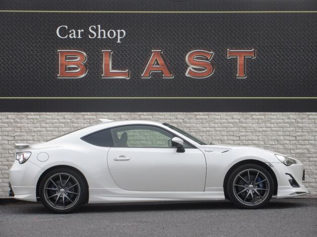 ８６ ＧＴリミテッド　６速マニュアル　モデリスタフルエアロ　ＲＡＹＳ１８インチＡＷ　柿本改マフラー　ＴＥＩＮ車高調　ＥＮＤＬＥＳＳブレーキキャリパー　ハーフレザーシート　シートヒーター　オートライト　左右独立オートエアコン（10枚目）