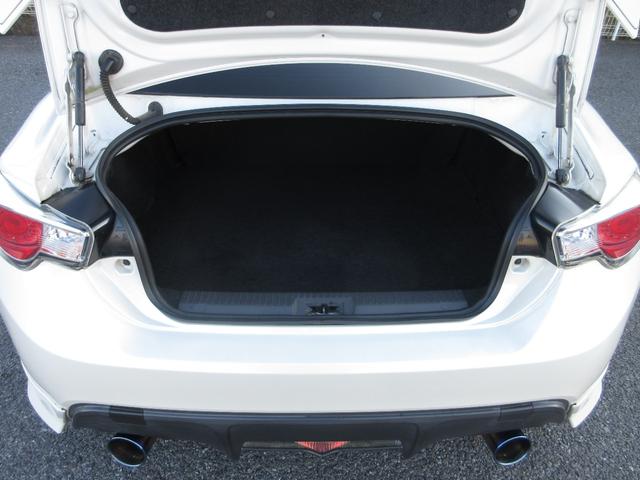 ８６ ＧＴリミテッド　６速マニュアル　モデリスタフルエアロ　ＲＡＹＳ１８インチＡＷ　柿本改マフラー　ＴＥＩＮ車高調　ＥＮＤＬＥＳＳブレーキキャリパー　ハーフレザーシート　シートヒーター　オートライト　左右独立オートエアコン（17枚目）