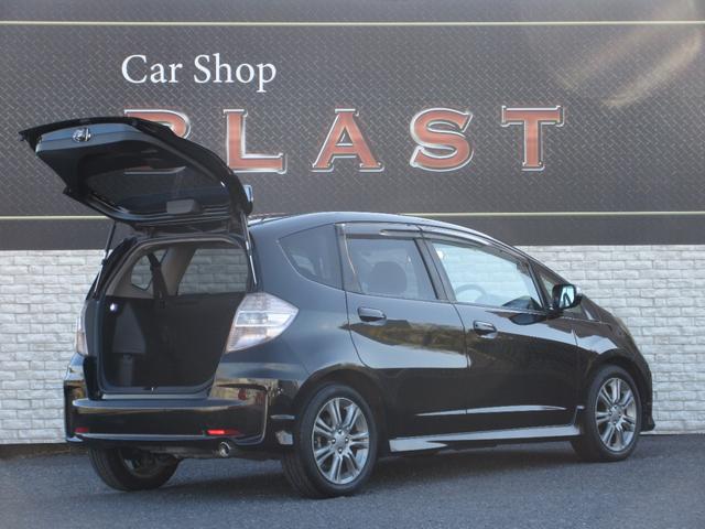 フィット ＲＳ　６速マニュアル　ディスプレイオーディオ　Ａｎｄｒｏｉｄ　Ａｕｔｏ　Ａｐｐｌｅ　Ｃａｒ　Ｐｌａｙ　パイオニア製チューンアップツイーター　ウィンドウデフォッガー　スロットルコントローラー　電格ミラー（8枚目）