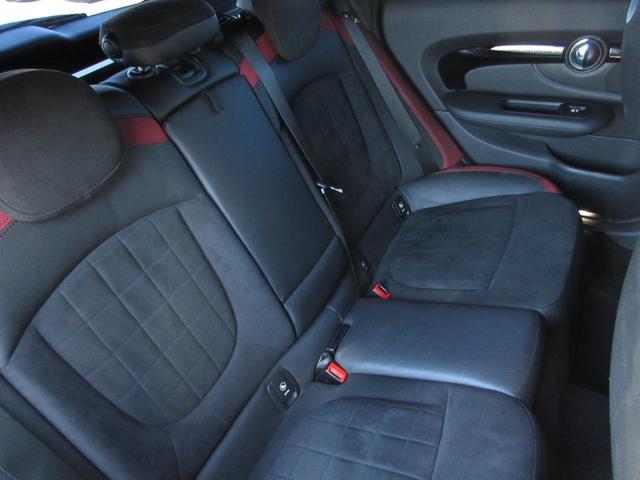 リアシートの状態もとっても良好です♪