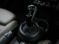 女性の方でも運転しやすいオートマチックです♪ＭＴモード付☆ 7