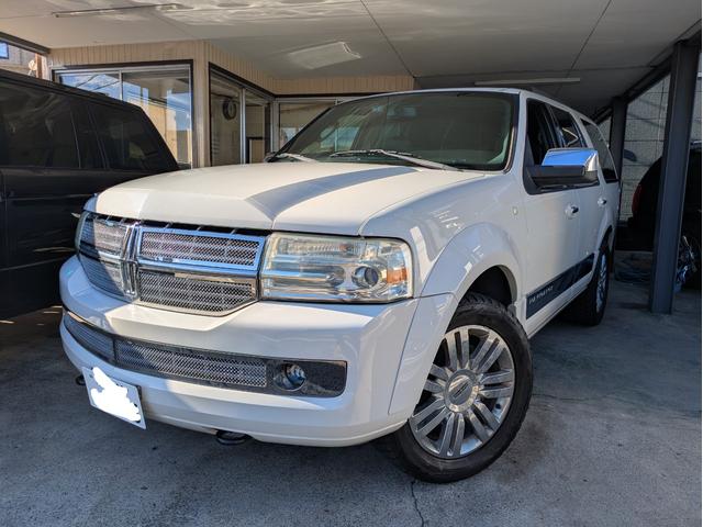 リンカーンナビゲーター ベースグレード　ディーラー車・８ナンバー・車椅子移動車登録・社外ナビ・フルセグ・ＡＬＰＩＮＥフリップダウンモニター・ＥＴＣ・キーレス・パワーバックドア・バックカメラ・フロントカメラ・右サイドカメラ・パワーシート（2枚目）