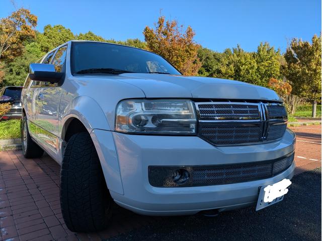 リンカーンナビゲーター ベースグレード　ディーラー車・８ナンバー・車椅子移動車登録・社外ナビ・フルセグ・ＡＬＰＩＮＥフリップダウンモニター・ＥＴＣ・キーレス・パワーバックドア・バックカメラ・フロントカメラ・右サイドカメラ・パワーシート（5枚目）