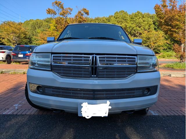 リンカーンナビゲーター ベースグレード　ディーラー車・８ナンバー・車椅子移動車登録・社外ナビ・フルセグ・ＡＬＰＩＮＥフリップダウンモニター・ＥＴＣ・キーレス・パワーバックドア・バックカメラ・フロントカメラ・右サイドカメラ・パワーシート（6枚目）