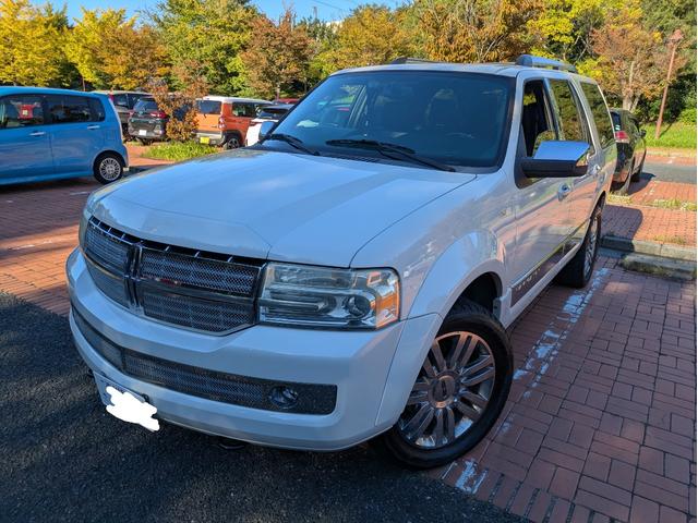 リンカーンナビゲーター ベースグレード　ディーラー車・８ナンバー・車椅子移動車登録・社外ナビ・フルセグ・ＡＬＰＩＮＥフリップダウンモニター・ＥＴＣ・キーレス・パワーバックドア・バックカメラ・フロントカメラ・右サイドカメラ・パワーシート（7枚目）