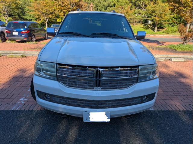 リンカーンナビゲーター ベースグレード　ディーラー車・８ナンバー・車椅子移動車登録・社外ナビ・フルセグ・ＡＬＰＩＮＥフリップダウンモニター・ＥＴＣ・キーレス・パワーバックドア・バックカメラ・フロントカメラ・右サイドカメラ・パワーシート（8枚目）