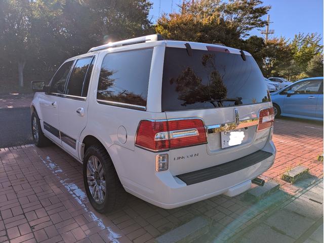 リンカーンナビゲーター ベースグレード　ディーラー車・８ナンバー・車椅子移動車登録・社外ナビ・フルセグ・ＡＬＰＩＮＥフリップダウンモニター・ＥＴＣ・キーレス・パワーバックドア・バックカメラ・フロントカメラ・右サイドカメラ・パワーシート（11枚目）