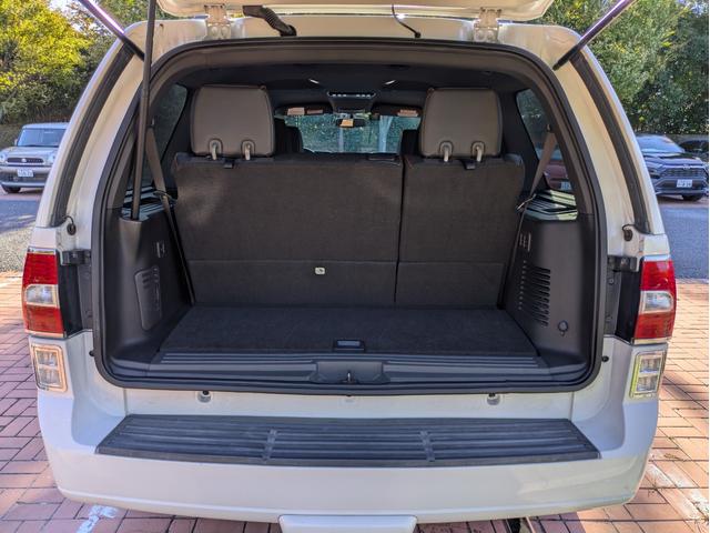 リンカーンナビゲーター ベースグレード　ディーラー車・８ナンバー・車椅子移動車登録・社外ナビ・フルセグ・ＡＬＰＩＮＥフリップダウンモニター・ＥＴＣ・キーレス・パワーバックドア・バックカメラ・フロントカメラ・右サイドカメラ・パワーシート（16枚目）