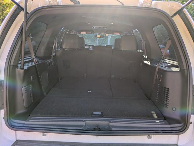 リンカーンナビゲーター ベースグレード　ディーラー車・８ナンバー・車椅子移動車登録・社外ナビ・フルセグ・ＡＬＰＩＮＥフリップダウンモニター・ＥＴＣ・キーレス・パワーバックドア・バックカメラ・フロントカメラ・右サイドカメラ・パワーシート（17枚目）