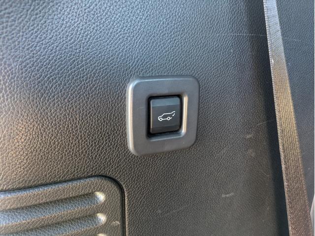 リンカーンナビゲーター ベースグレード　ディーラー車・８ナンバー・車椅子移動車登録・社外ナビ・フルセグ・ＡＬＰＩＮＥフリップダウンモニター・ＥＴＣ・キーレス・パワーバックドア・バックカメラ・フロントカメラ・右サイドカメラ・パワーシート（18枚目）