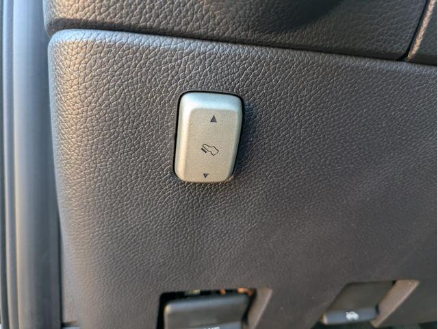 リンカーンナビゲーター ベースグレード　ディーラー車・８ナンバー・車椅子移動車登録・社外ナビ・フルセグ・ＡＬＰＩＮＥフリップダウンモニター・ＥＴＣ・キーレス・パワーバックドア・バックカメラ・フロントカメラ・右サイドカメラ・パワーシート（27枚目）