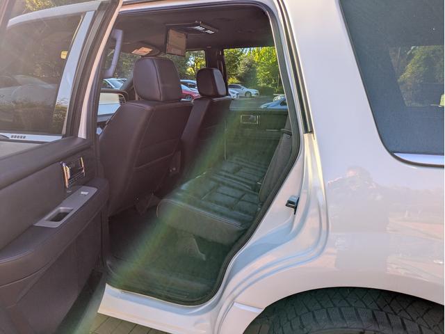 リンカーンナビゲーター ベースグレード　ディーラー車・８ナンバー・車椅子移動車登録・社外ナビ・フルセグ・ＡＬＰＩＮＥフリップダウンモニター・ＥＴＣ・キーレス・パワーバックドア・バックカメラ・フロントカメラ・右サイドカメラ・パワーシート（29枚目）