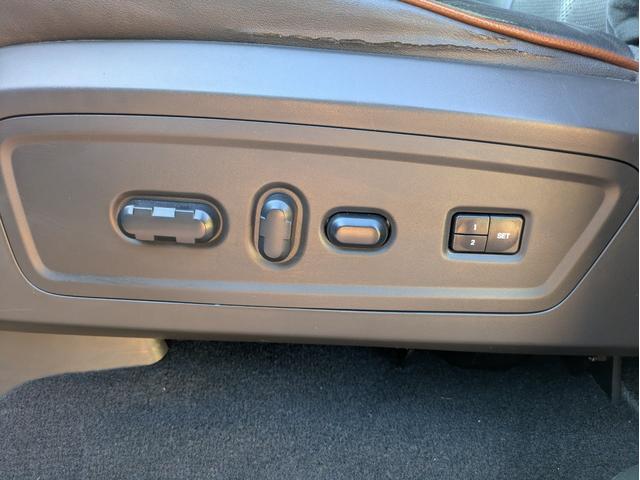 リンカーンナビゲーター ベースグレード　ディーラー車・８ナンバー・車椅子移動車登録・社外ナビ・フルセグ・ＡＬＰＩＮＥフリップダウンモニター・ＥＴＣ・キーレス・パワーバックドア・バックカメラ・フロントカメラ・右サイドカメラ・パワーシート（30枚目）