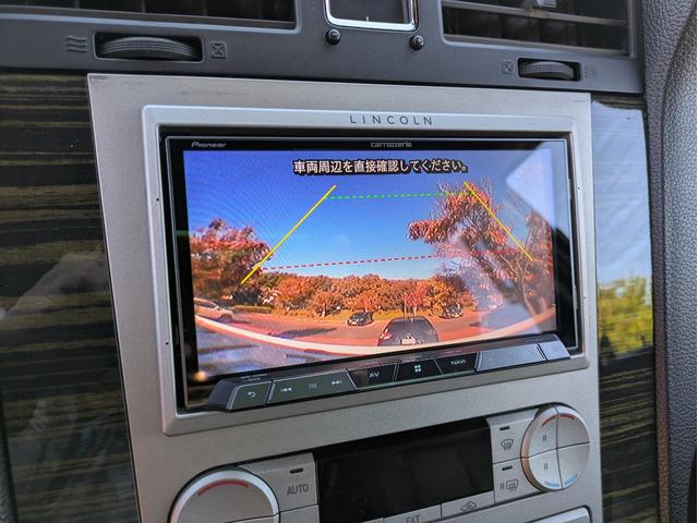 リンカーンナビゲーター ベースグレード　ディーラー車・８ナンバー・車椅子移動車登録・社外ナビ・フルセグ・ＡＬＰＩＮＥフリップダウンモニター・ＥＴＣ・キーレス・パワーバックドア・バックカメラ・フロントカメラ・右サイドカメラ・パワーシート（35枚目）