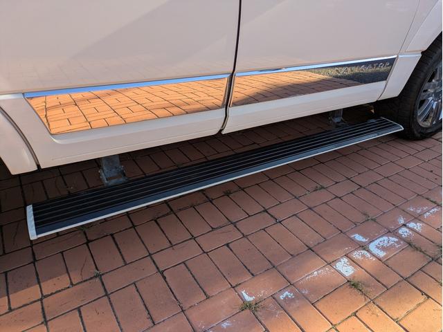 リンカーンナビゲーター ベースグレード　ディーラー車・８ナンバー・車椅子移動車登録・社外ナビ・フルセグ・ＡＬＰＩＮＥフリップダウンモニター・ＥＴＣ・キーレス・パワーバックドア・バックカメラ・フロントカメラ・右サイドカメラ・パワーシート（44枚目）