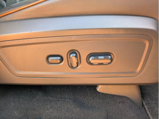 リンカーンナビゲーター ベースグレード　ディーラー車・８ナンバー・車椅子移動車登録・社外ナビ・フルセグ・ＡＬＰＩＮＥフリップダウンモニター・ＥＴＣ・キーレス・パワーバックドア・バックカメラ・フロントカメラ・右サイドカメラ・パワーシート（48枚目）