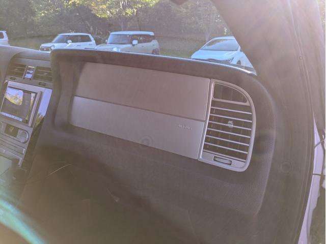 リンカーンナビゲーター ベースグレード　ディーラー車・８ナンバー・車椅子移動車登録・社外ナビ・フルセグ・ＡＬＰＩＮＥフリップダウンモニター・ＥＴＣ・キーレス・パワーバックドア・バックカメラ・フロントカメラ・右サイドカメラ・パワーシート（49枚目）