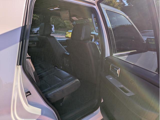 リンカーンナビゲーター ベースグレード　ディーラー車・８ナンバー・車椅子移動車登録・社外ナビ・フルセグ・ＡＬＰＩＮＥフリップダウンモニター・ＥＴＣ・キーレス・パワーバックドア・バックカメラ・フロントカメラ・右サイドカメラ・パワーシート（51枚目）