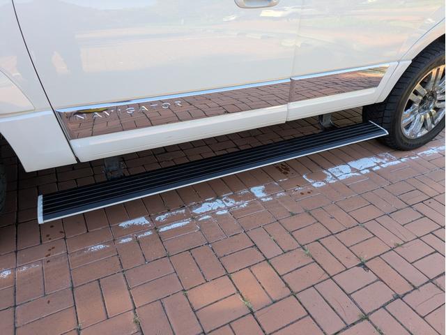 リンカーンナビゲーター ベースグレード　ディーラー車・８ナンバー・車椅子移動車登録・社外ナビ・フルセグ・ＡＬＰＩＮＥフリップダウンモニター・ＥＴＣ・キーレス・パワーバックドア・バックカメラ・フロントカメラ・右サイドカメラ・パワーシート（52枚目）