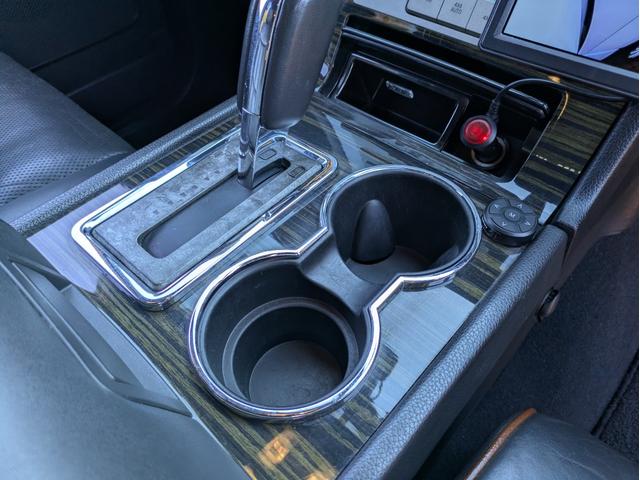 リンカーンナビゲーター ベースグレード　ディーラー車・８ナンバー・車椅子移動車登録・社外ナビ・フルセグ・ＡＬＰＩＮＥフリップダウンモニター・ＥＴＣ・キーレス・パワーバックドア・バックカメラ・フロントカメラ・右サイドカメラ・パワーシート（53枚目）